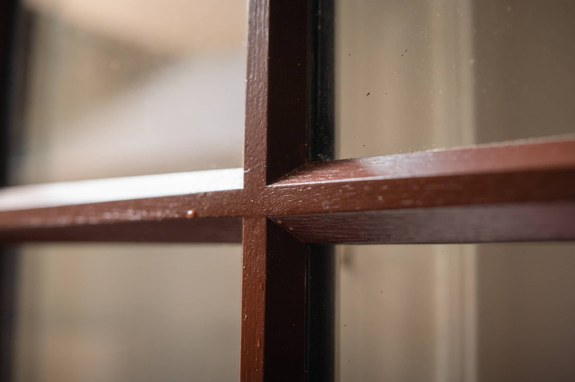 detail-petit-bois-fenetre-renovation-locaux-notaire-hoche-rennes