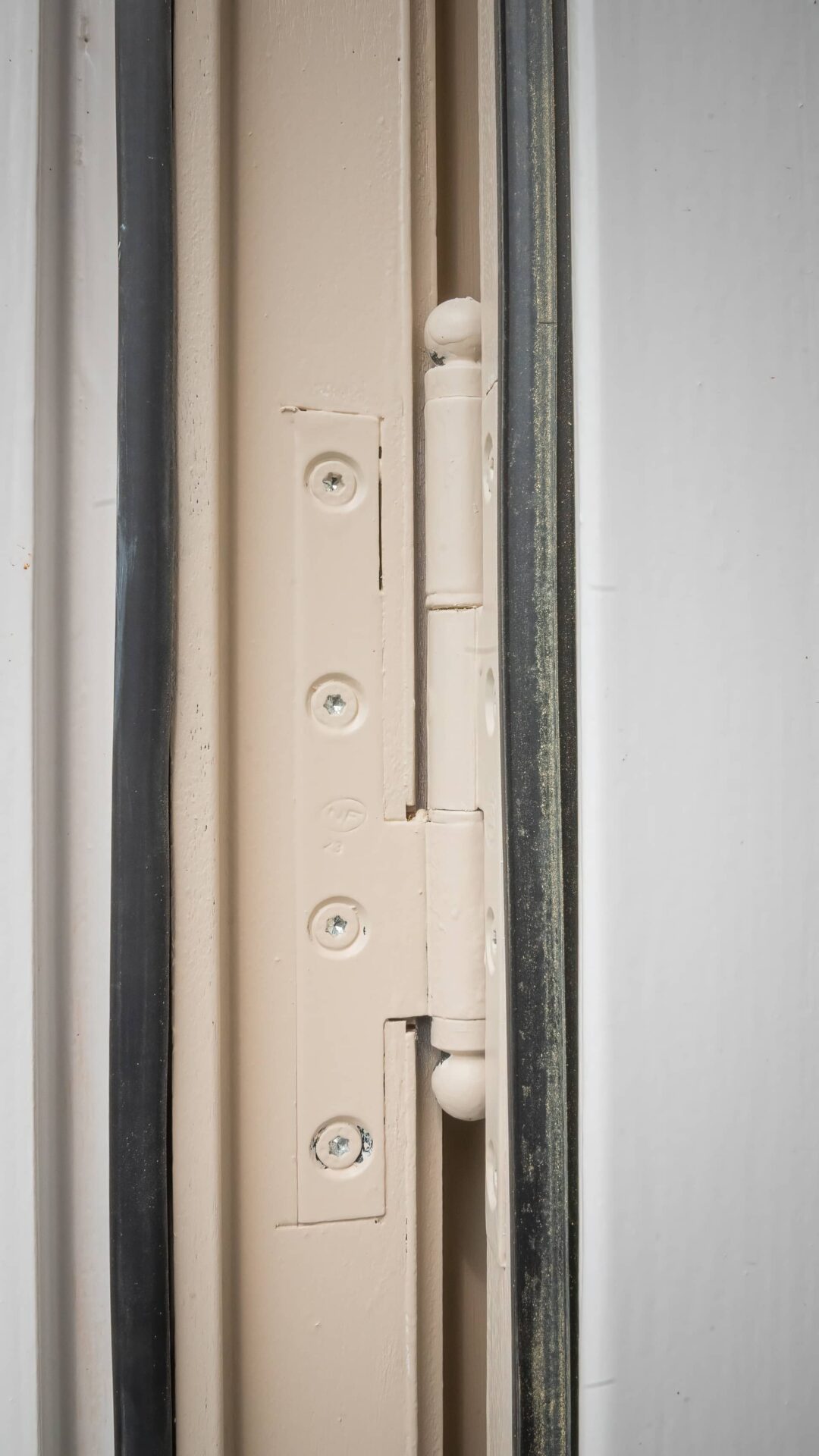 detail-quincaillerie-fenetre-atelier-drouin-gandon